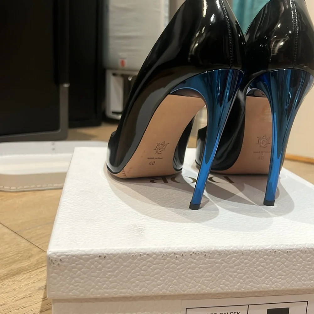 Alexander McQueen horn heel pump black with metallic blue heels size 40. - Picture 7 of 17